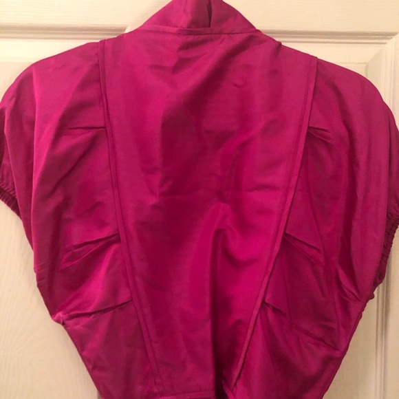 DIANE VON FURSTENBERG 100% silk wrap dress in hot pink, Size M, short sleeve. - Picture 5 of 8